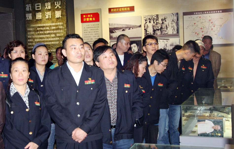 緬懷先烈 不忘初心 ——行政黨支部開展黨員現(xiàn)場教育活動 第 1 張 緬懷先烈 不忘初心 ——行政黨支部開展黨員現(xiàn)場教育活動 第 1 張