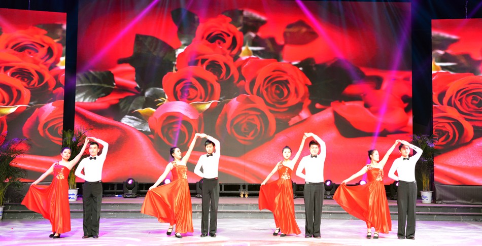 新華集團(tuán)2017年榮譽(yù)員工授牌典禮 暨迎新晚會隆重舉行 第 4 張 新華集團(tuán)2017年榮譽(yù)員工授牌典禮 暨迎新晚會隆重舉行 第 4 張