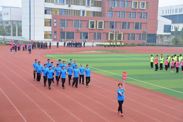 “團(tuán)結(jié)拼搏，打造百年新華” 臨沂新華二〇一八年春季田徑運(yùn)動會隆重舉行 第 4 張