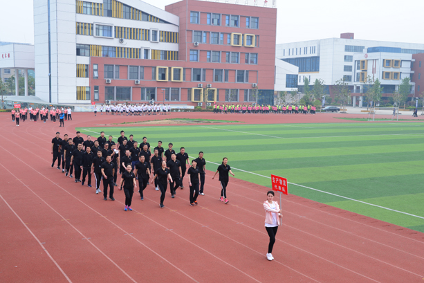 “團(tuán)結(jié)拼搏，打造百年新華” 臨沂新華二〇一八年春季田徑運(yùn)動會隆重舉行 第 8 張