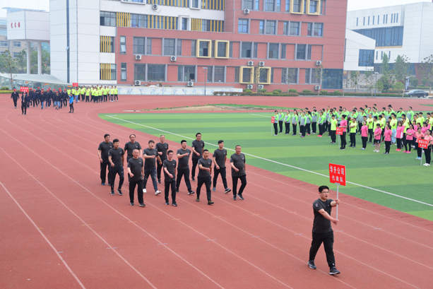 “團(tuán)結(jié)拼搏，打造百年新華” 臨沂新華二〇一八年春季田徑運(yùn)動會隆重舉行 第 11 張