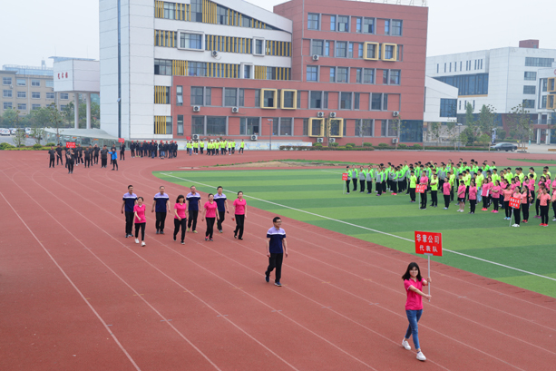 “團(tuán)結(jié)拼搏，打造百年新華” 臨沂新華二〇一八年春季田徑運(yùn)動會隆重舉行 第 12 張