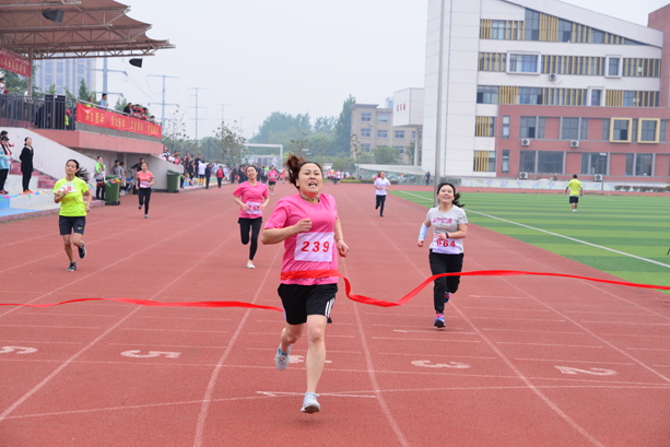 “團(tuán)結(jié)拼搏，打造百年新華” 臨沂新華二〇一八年春季田徑運(yùn)動會隆重舉行 第 16 張