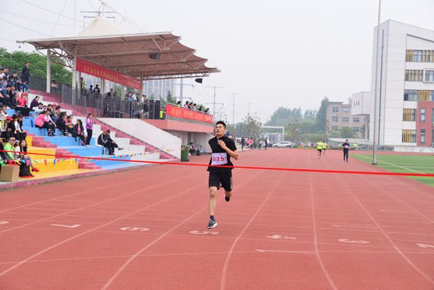 “團(tuán)結(jié)拼搏，打造百年新華” 臨沂新華二〇一八年春季田徑運(yùn)動會隆重舉行 第 17 張