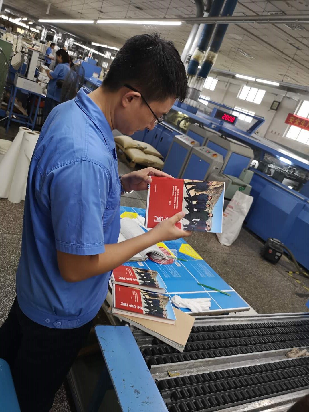 臨沂新華全力以赴保障習近平系列黨政閱讀用書《 梁家河》印制工作 第 4 張