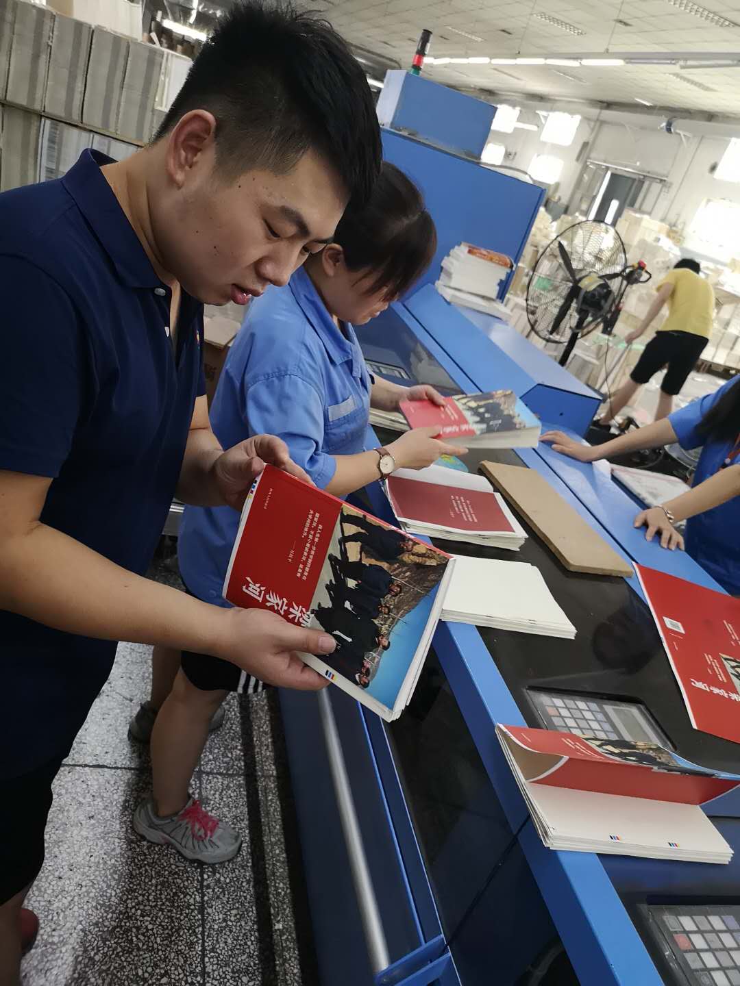 臨沂新華全力以赴保障習近平系列黨政閱讀用書《 梁家河》印制工作 第 7 張