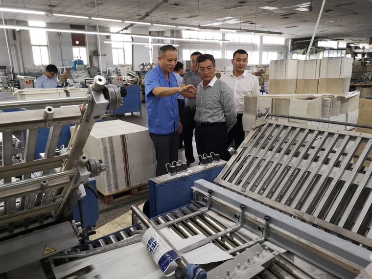 山東省新聞出版廣電局領(lǐng)導(dǎo)蒞臨臨沂新華參觀指導(dǎo)工作 第 3 張 山東省新聞出版廣電局領(lǐng)導(dǎo)蒞臨臨沂新華參觀指導(dǎo)工作 第 3 張